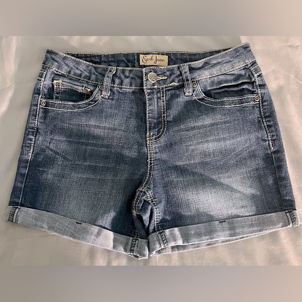EARL JEANS Women's 5-pocket Mid-Rise Denim Cuffed Shorts. Size: 6
